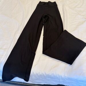 437 The Essentials Pant – Size XS – Black